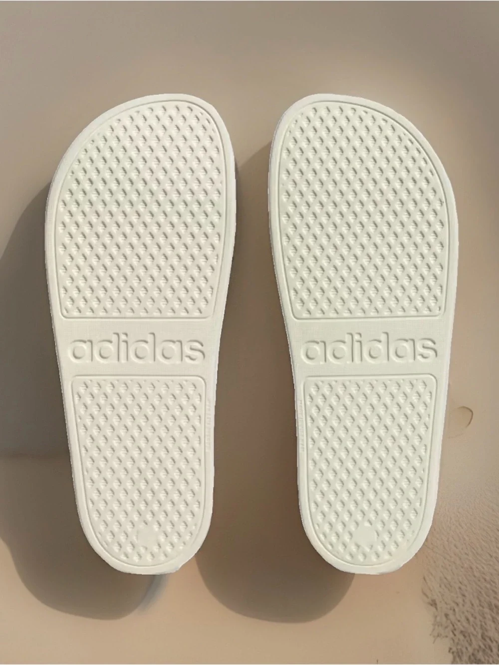 Adidas Deloitte Aqua Men’s Size 10 Slide Sandals. Off White. NWT